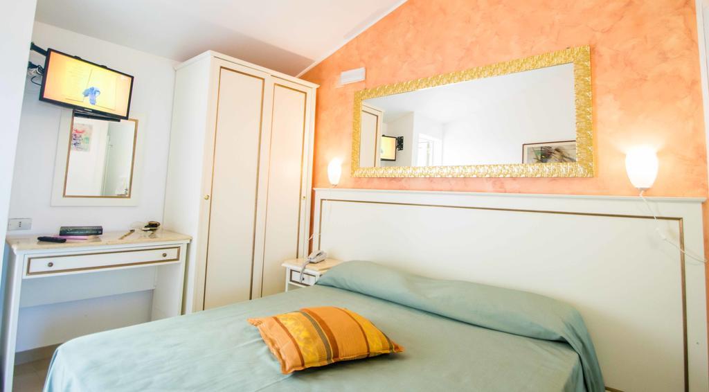 קאפו ואטיצ'אנו Hotel Resort Rocca Di Vadaro חדר תמונה