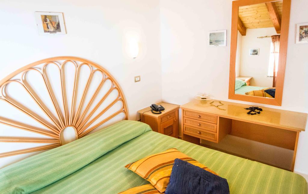 קאפו ואטיצ'אנו Hotel Resort Rocca Di Vadaro חדר תמונה